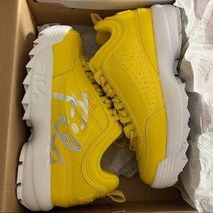 Fila disruptor 2 script size: 5 kids/6.5 women